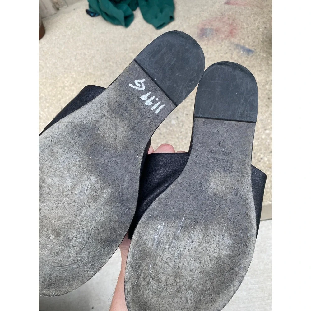 Eileen Fisher Leather Toe Loop Black Slide Sandals Shoes 7.5 Flat Minimalist - Picture 3 of 4